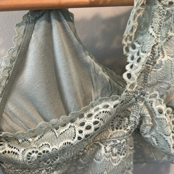 Listicle Medium Seafoam Lace Bralette - Picture 9 of 11